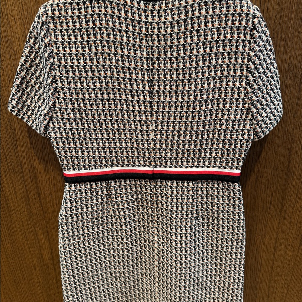 Elegant Black and White Tweed Dress - Picture 4 of 9